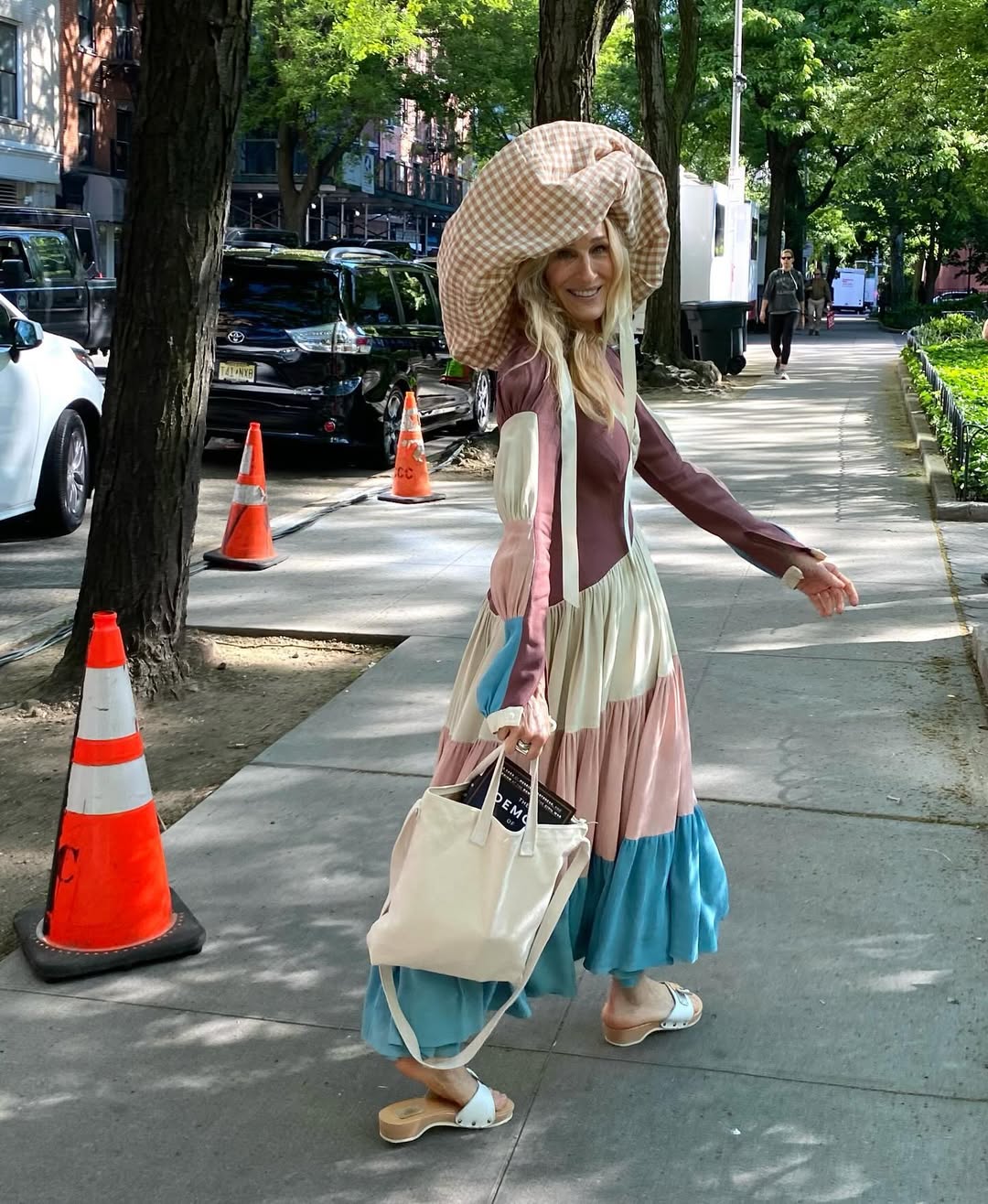 앤 저스트 라이크 댓 캐리